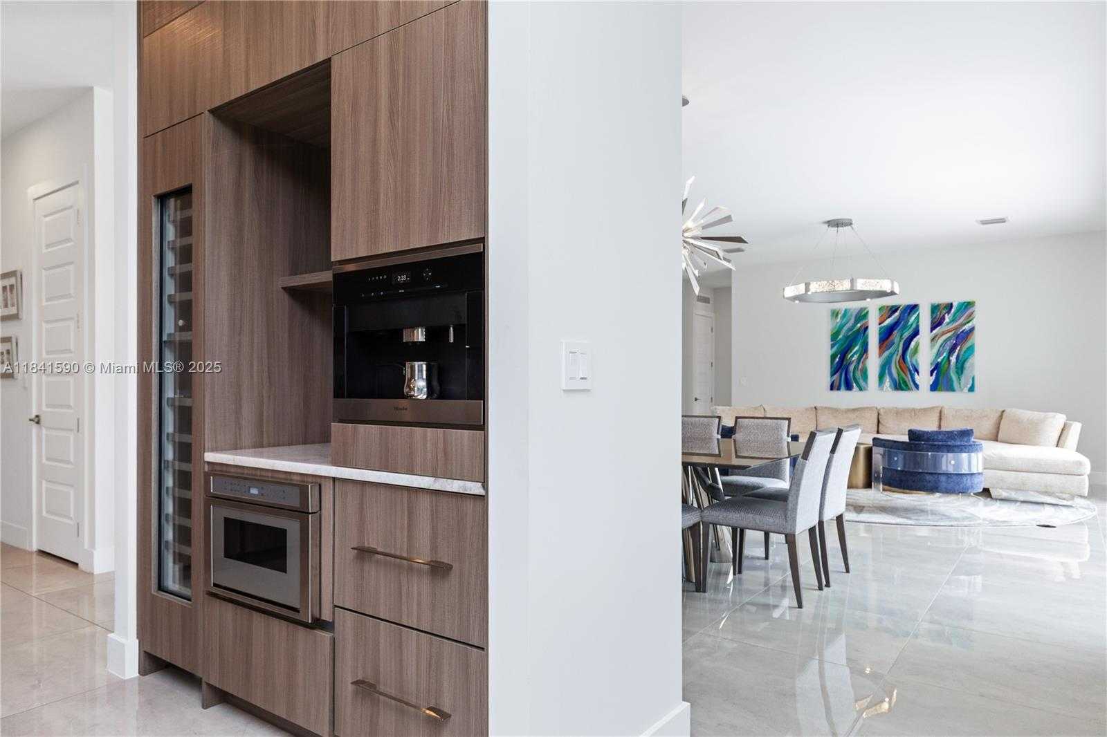 Small Image of 1830 MEADOWS DR, Davie Number 9
