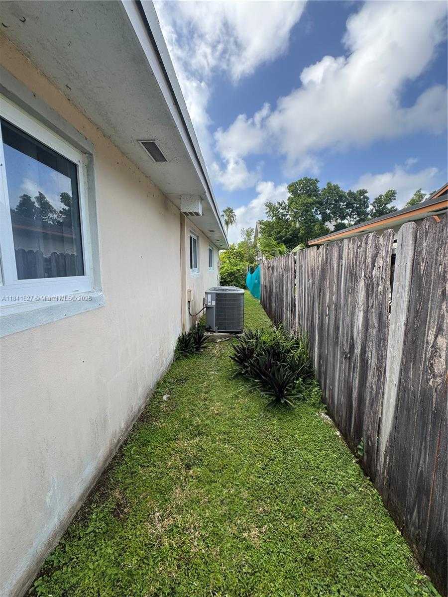 Small Image of 8121 SOUTH WEST 205TH ST, Cutler Bay Number 22