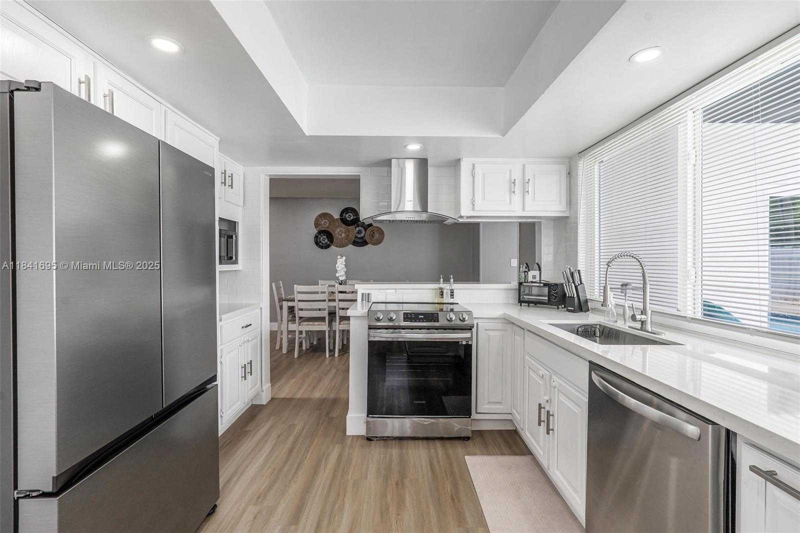 Small Image of 7450 BRANCH ST, Hollywood Number 2