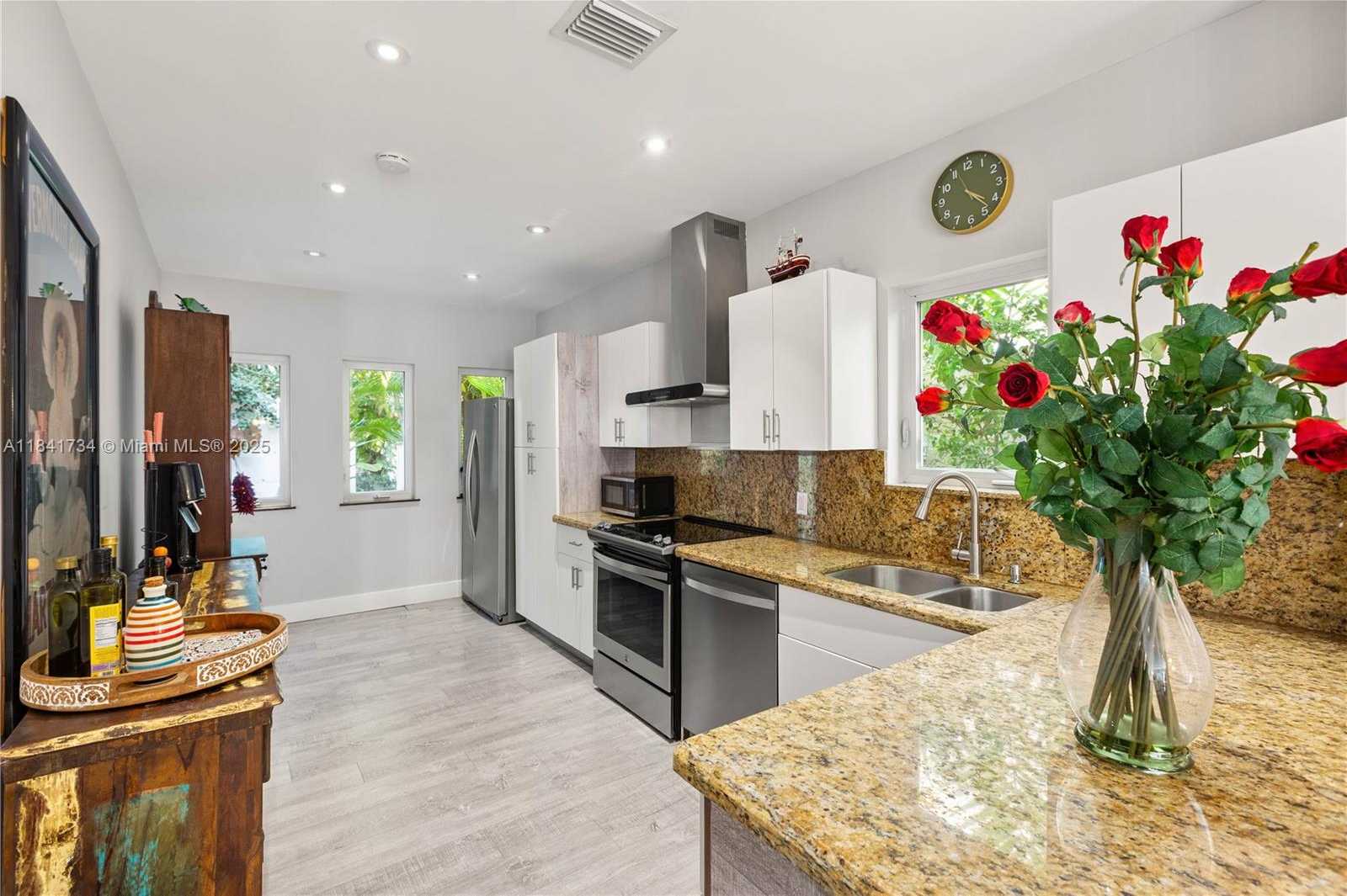 Small Image of 737 ALHAMBRA CIR, Coral Gables Number 11