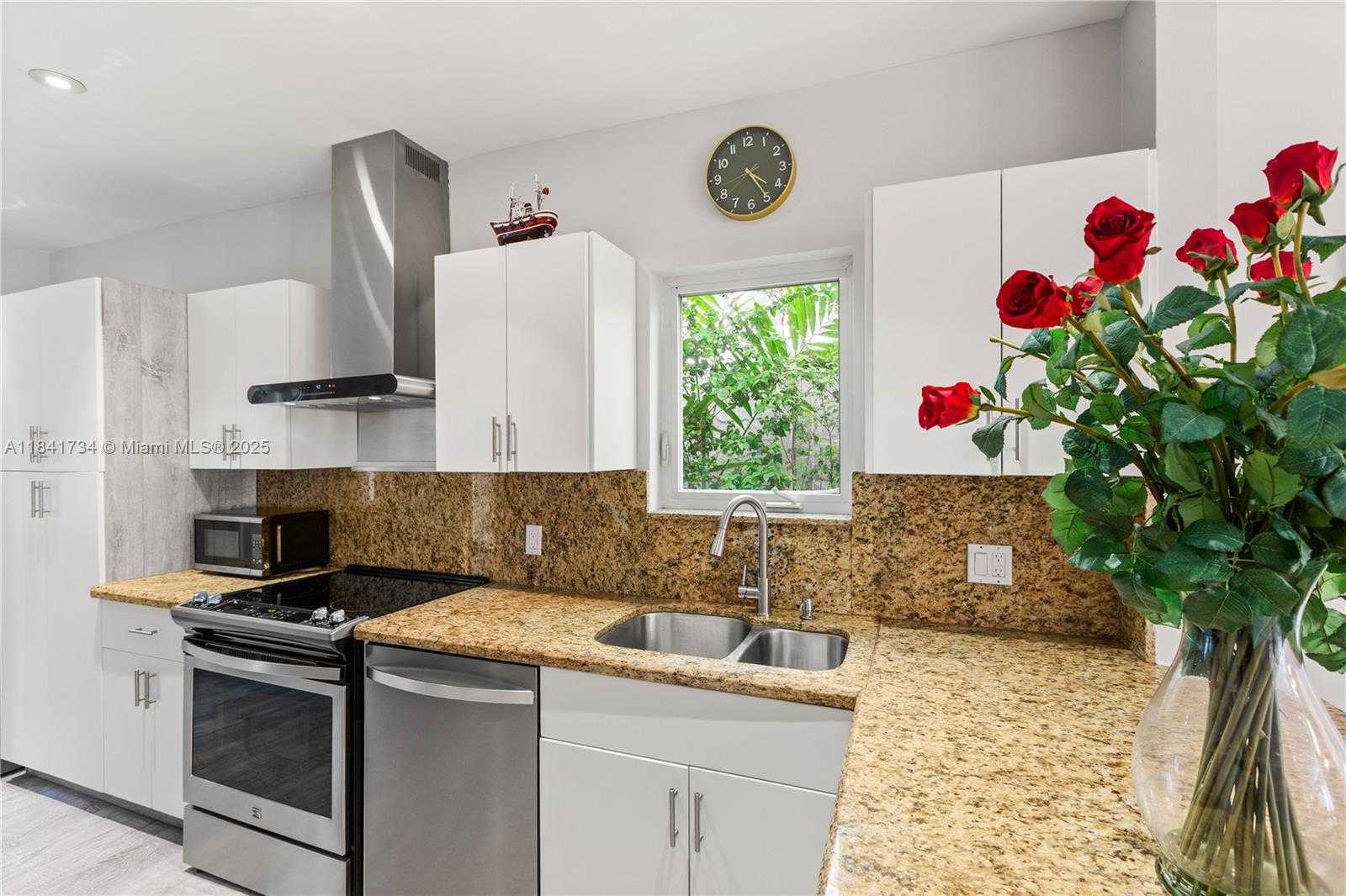 Small Image of 737 ALHAMBRA CIR, Coral Gables Number 12