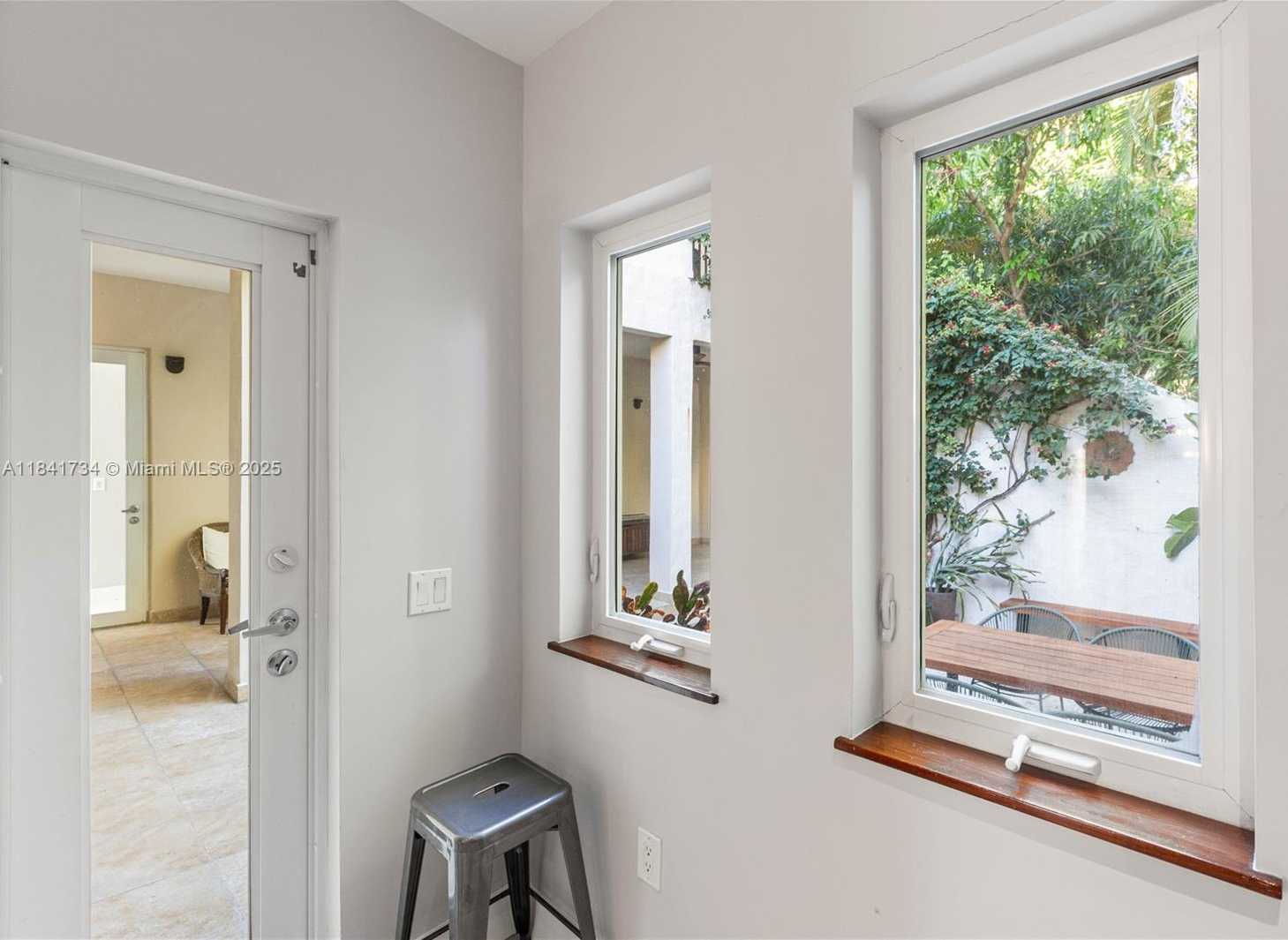 Small Image of 737 ALHAMBRA CIR, Coral Gables Number 14