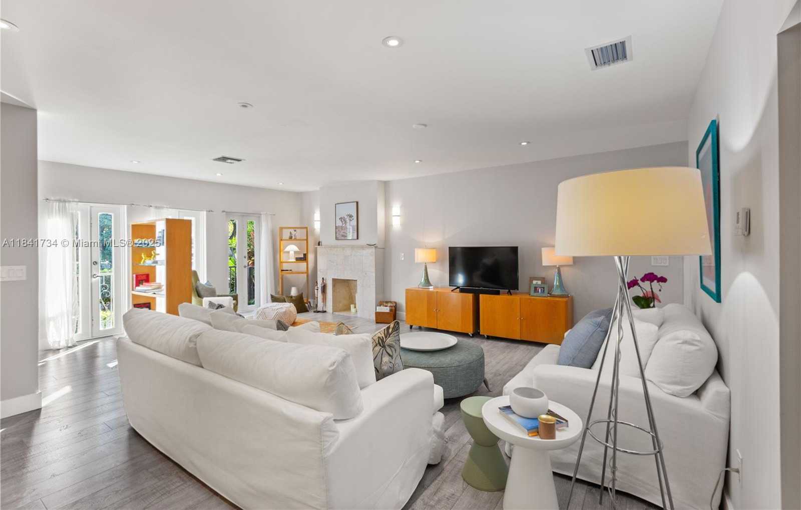 Small Image of 737 ALHAMBRA CIR, Coral Gables Number 16