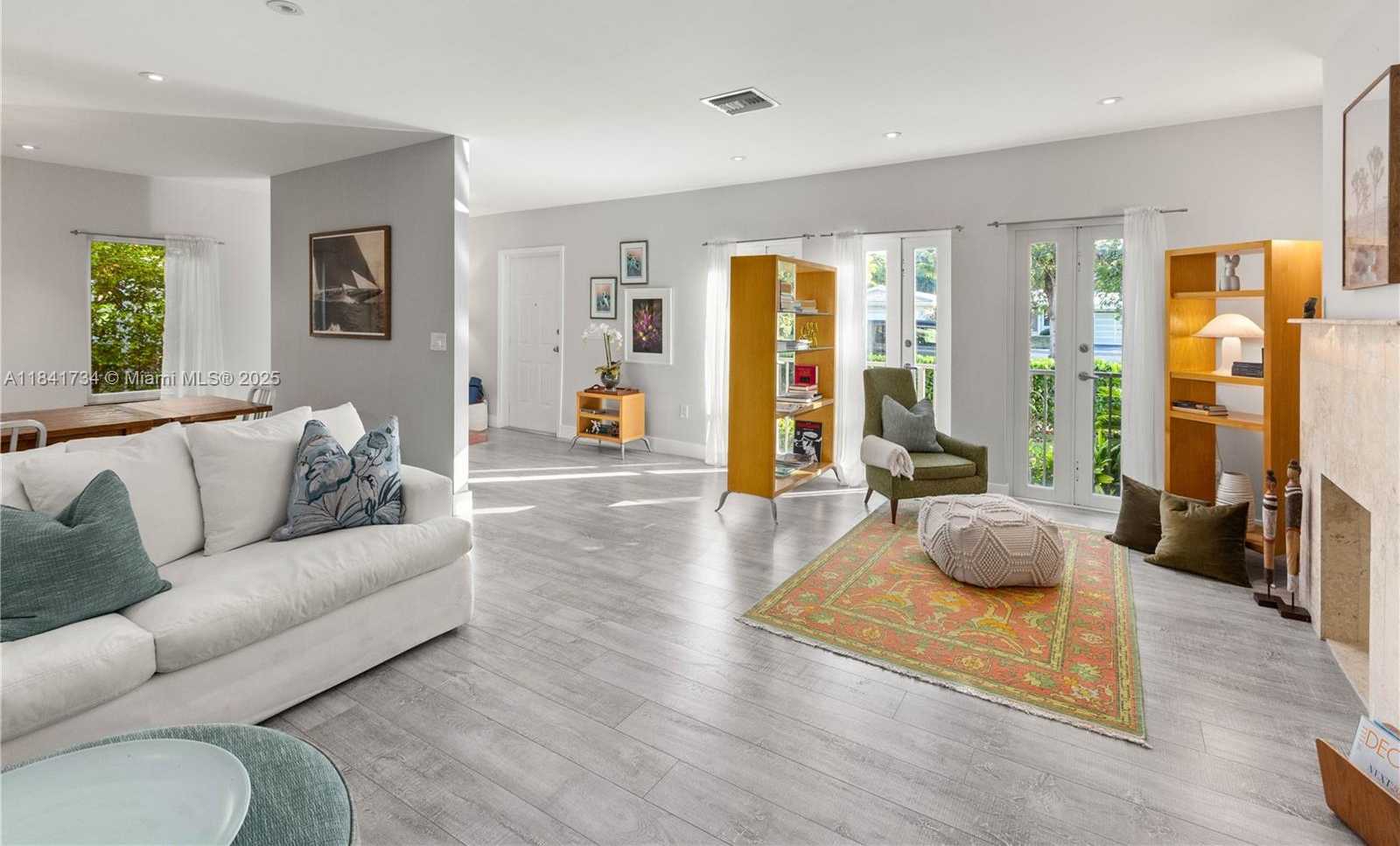 Small Image of 737 ALHAMBRA CIR, Coral Gables Number 17