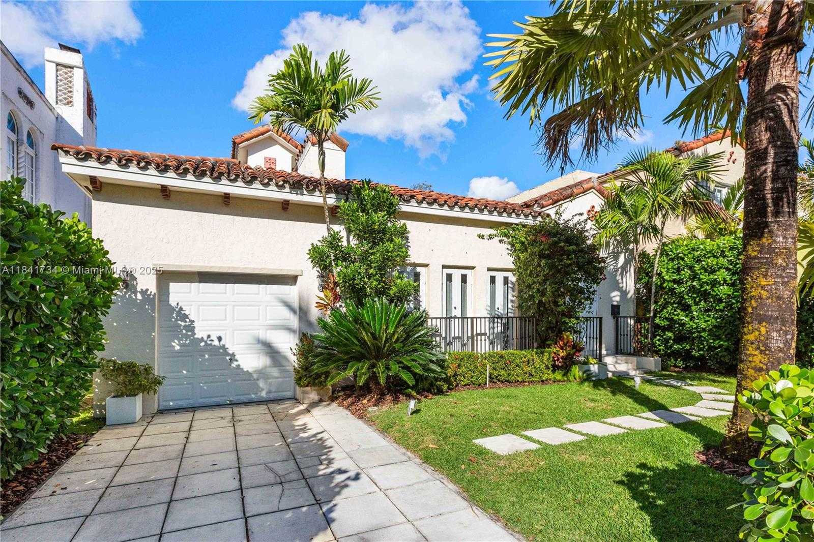Small Image of 737 ALHAMBRA CIR, Coral Gables Number 2