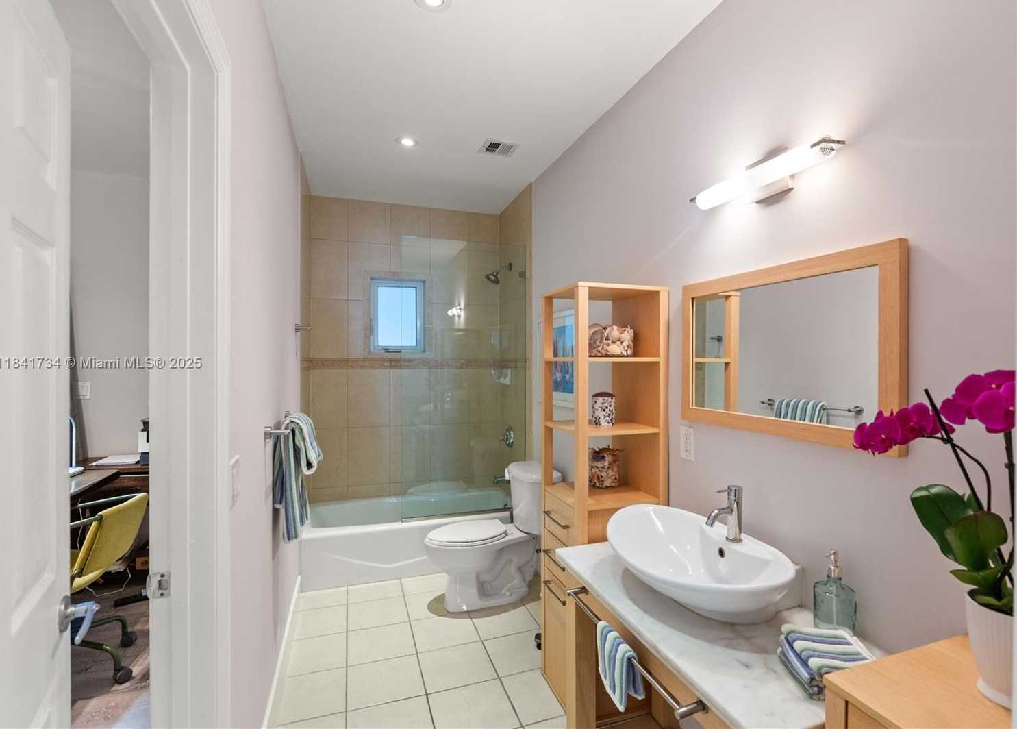 Small Image of 737 ALHAMBRA CIR, Coral Gables Number 21