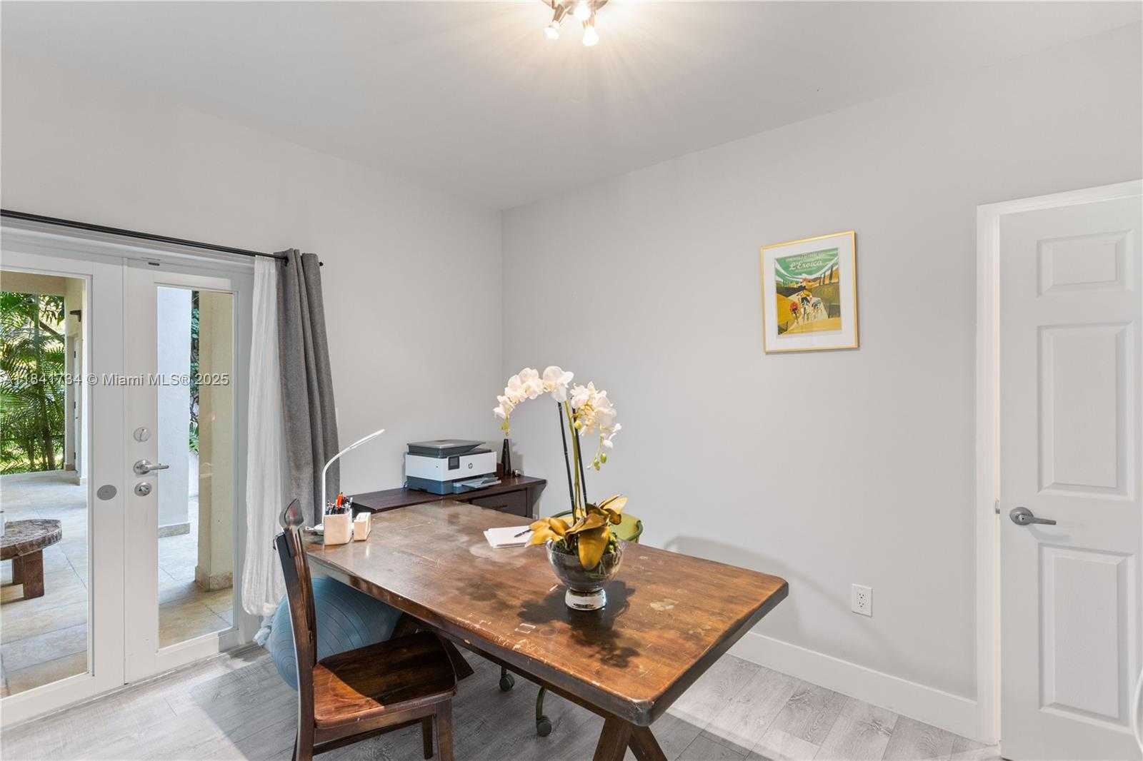 Small Image of 737 ALHAMBRA CIR, Coral Gables Number 23