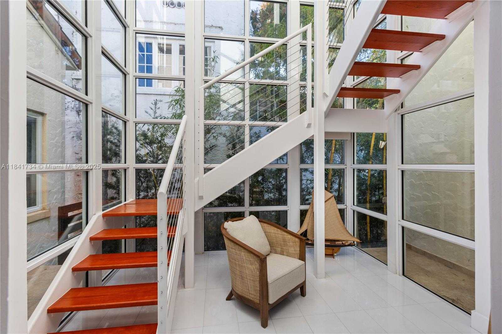 Small Image of 737 ALHAMBRA CIR, Coral Gables Number 24