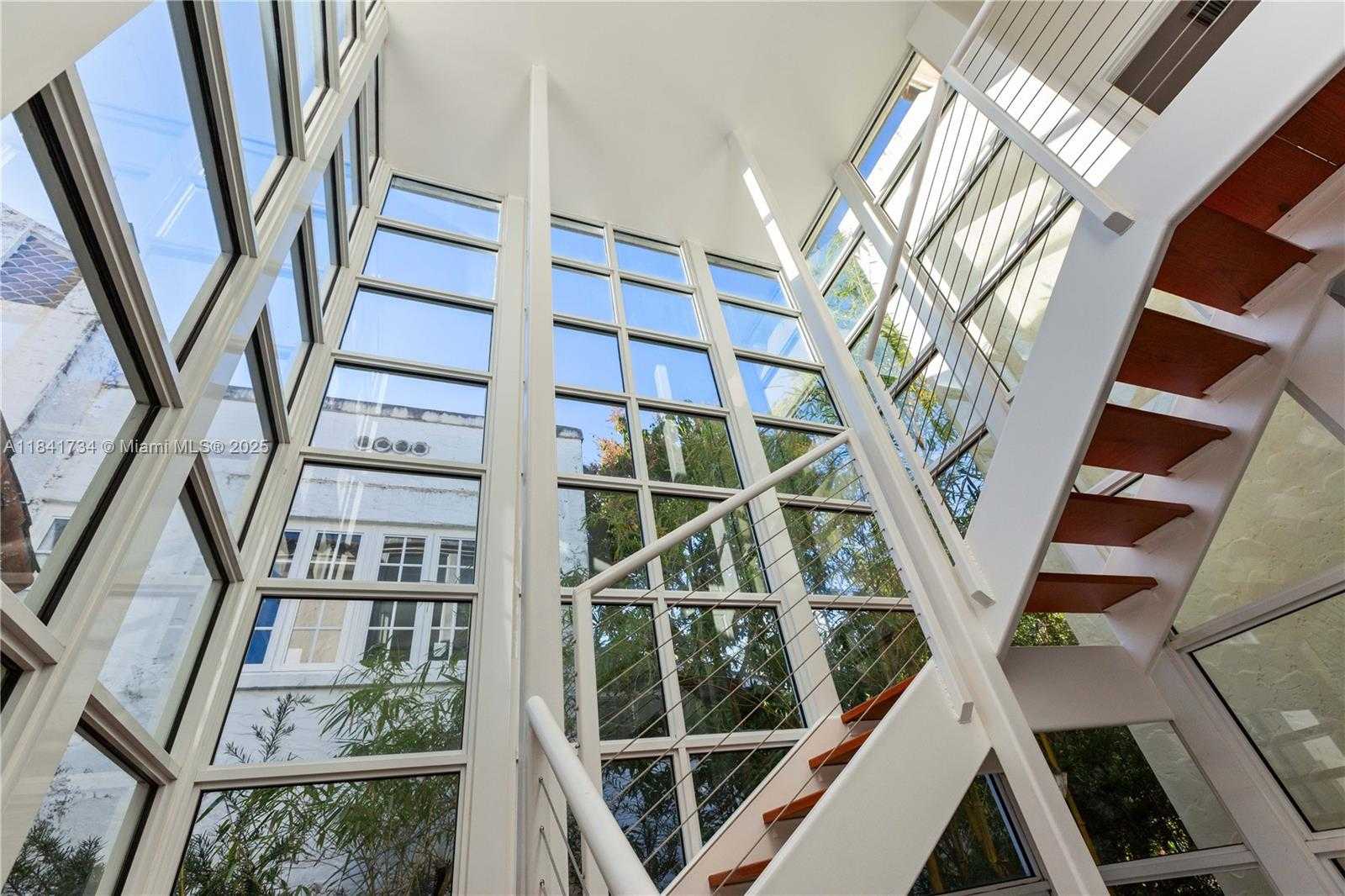 Small Image of 737 ALHAMBRA CIR, Coral Gables Number 25