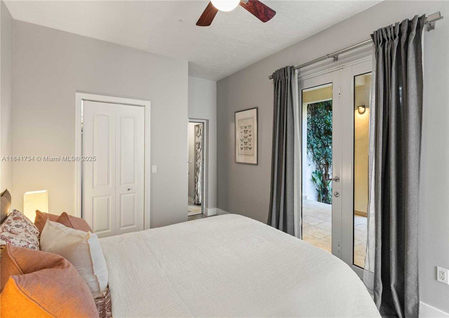 Small Image of 737 ALHAMBRA CIR, Coral Gables Number 28