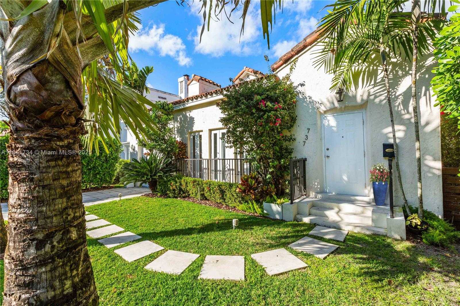 Small Image of 737 ALHAMBRA CIR, Coral Gables Number 3