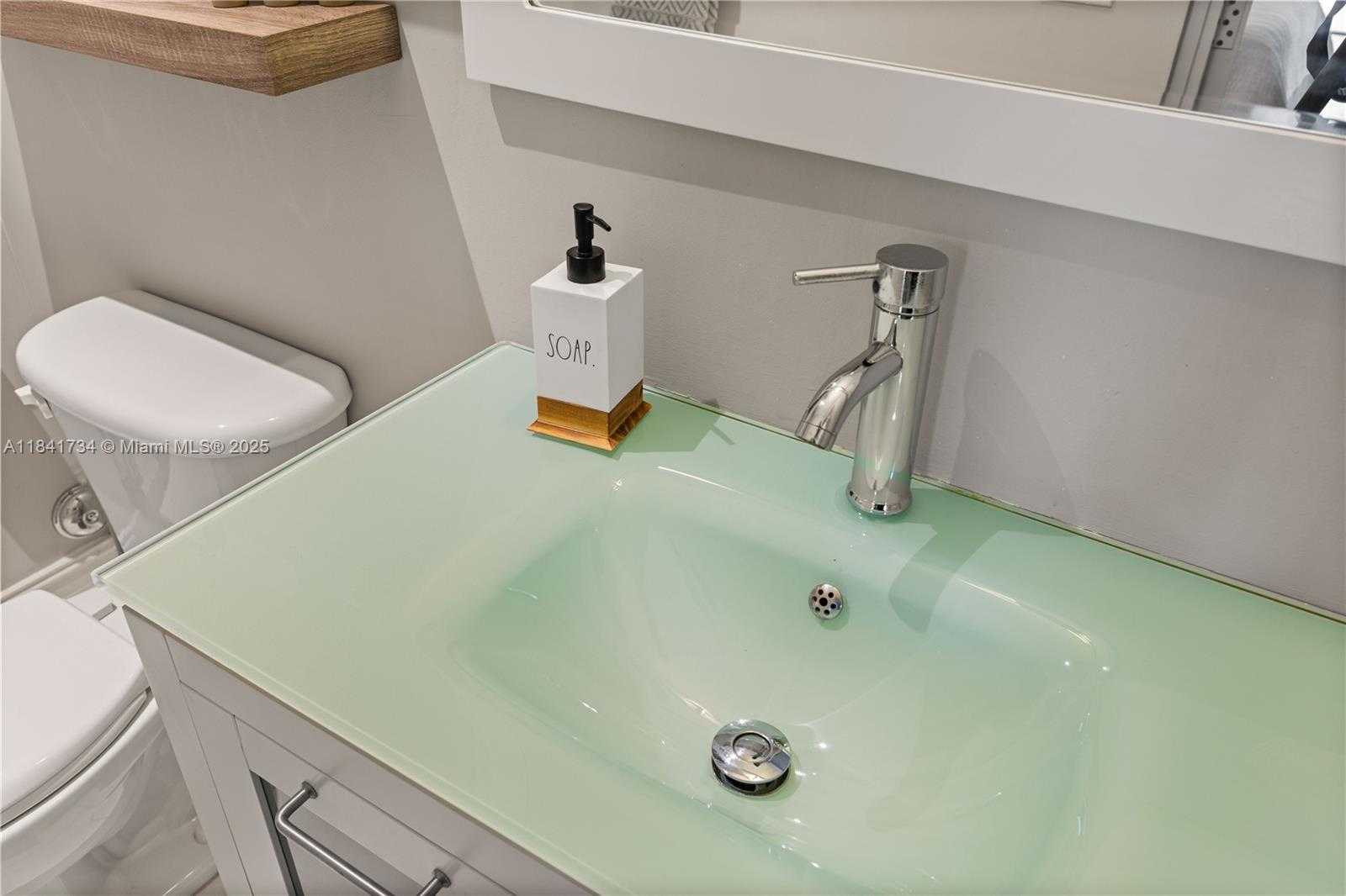 Small Image of 737 ALHAMBRA CIR, Coral Gables Number 30