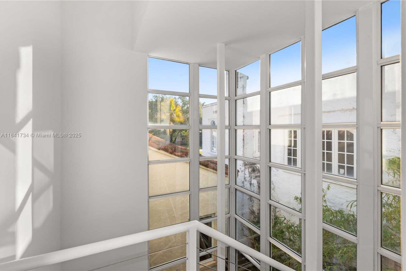 Small Image of 737 ALHAMBRA CIR, Coral Gables Number 37