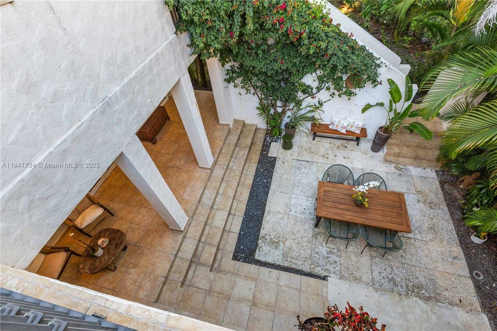 Small Image of 737 ALHAMBRA CIR, Coral Gables Number 39