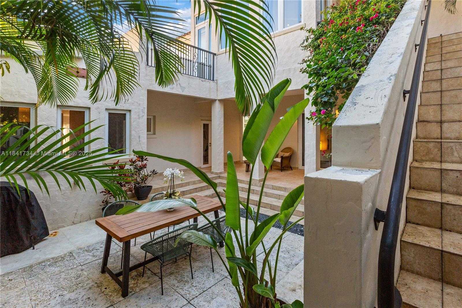Small Image of 737 ALHAMBRA CIR, Coral Gables Number 40
