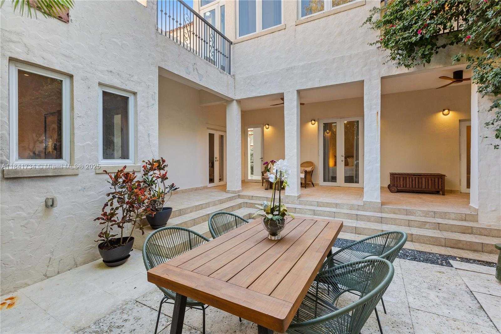 Small Image of 737 ALHAMBRA CIR, Coral Gables Number 41