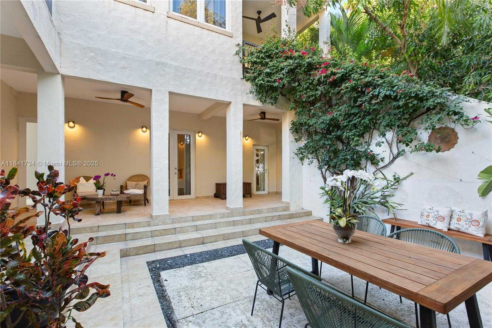 Small Image of 737 ALHAMBRA CIR, Coral Gables Number 42
