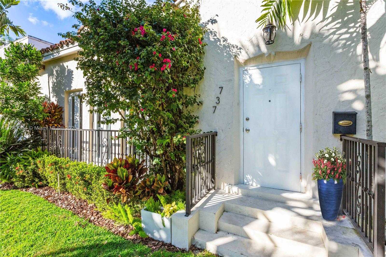 Small Image of 737 ALHAMBRA CIR, Coral Gables Number 5