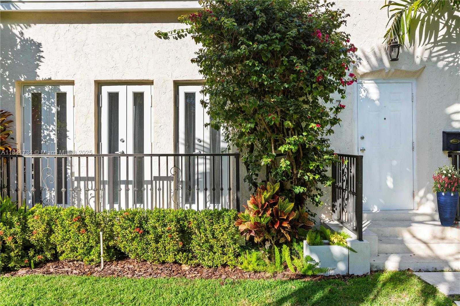 Small Image of 737 ALHAMBRA CIR, Coral Gables Number 6
