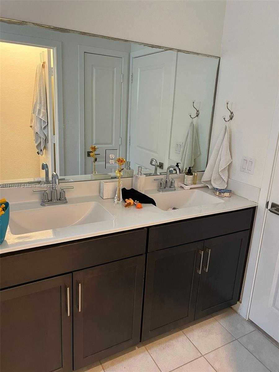 Small Image of 1703 SOUTH EAST 8TH PL, Homestead Number 10