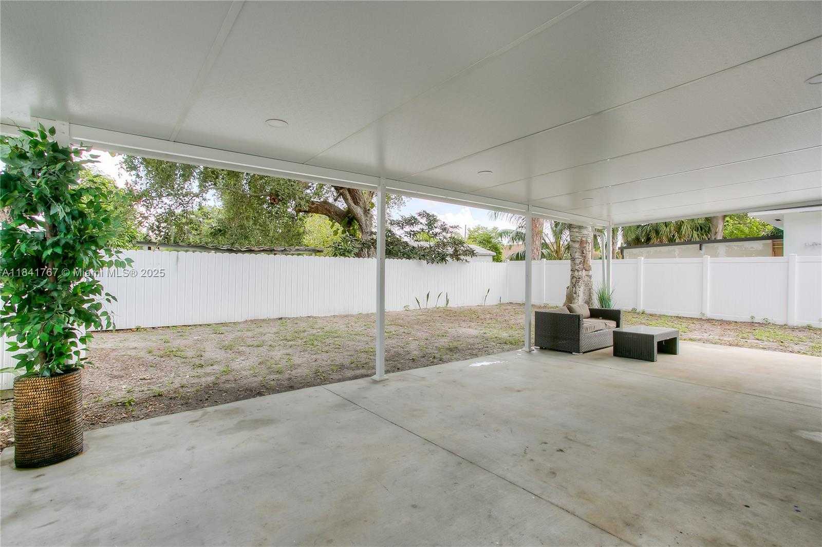 Small Image of 2051 NORTH WEST 152ND TER, Miami Gardens Number 11