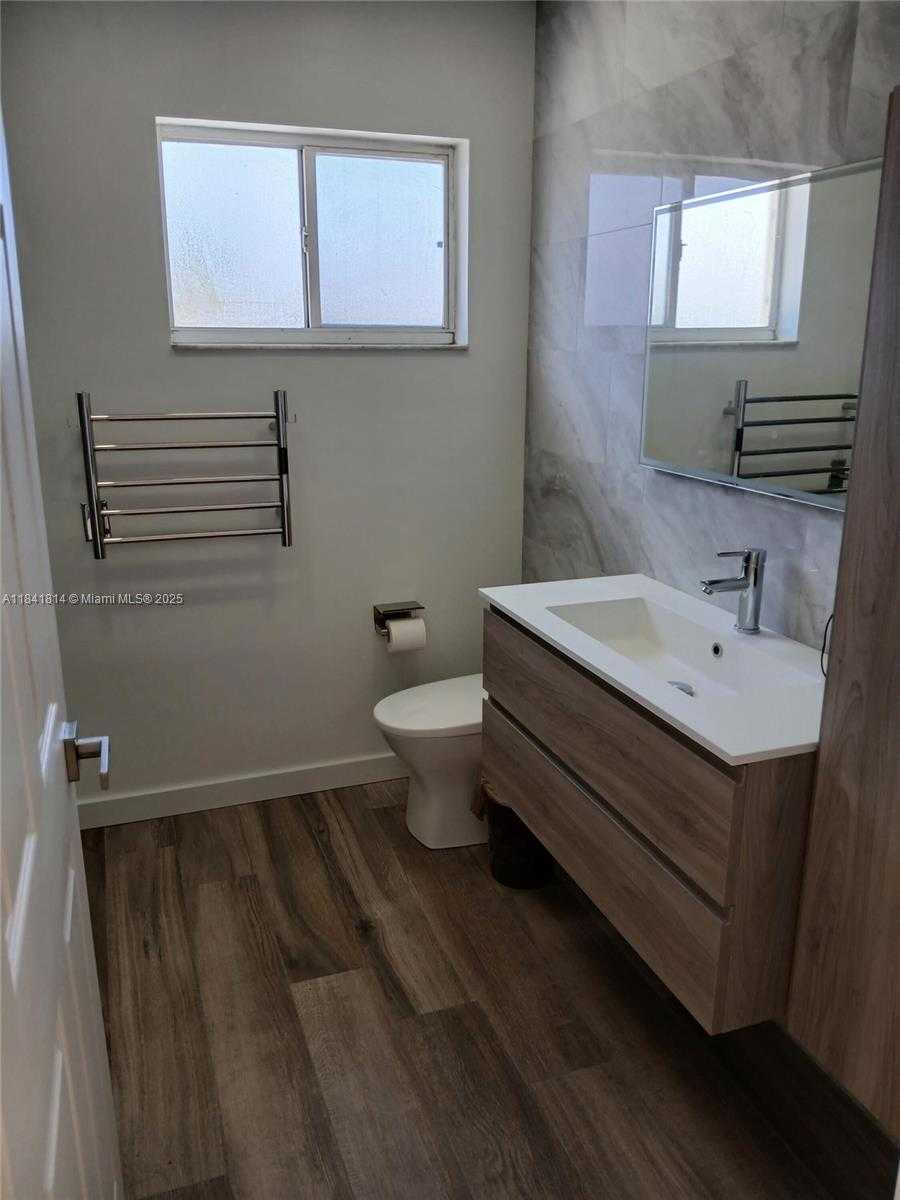 Small Image of 7467 NORTH WEST 169TH LN, Hialeah Number 11