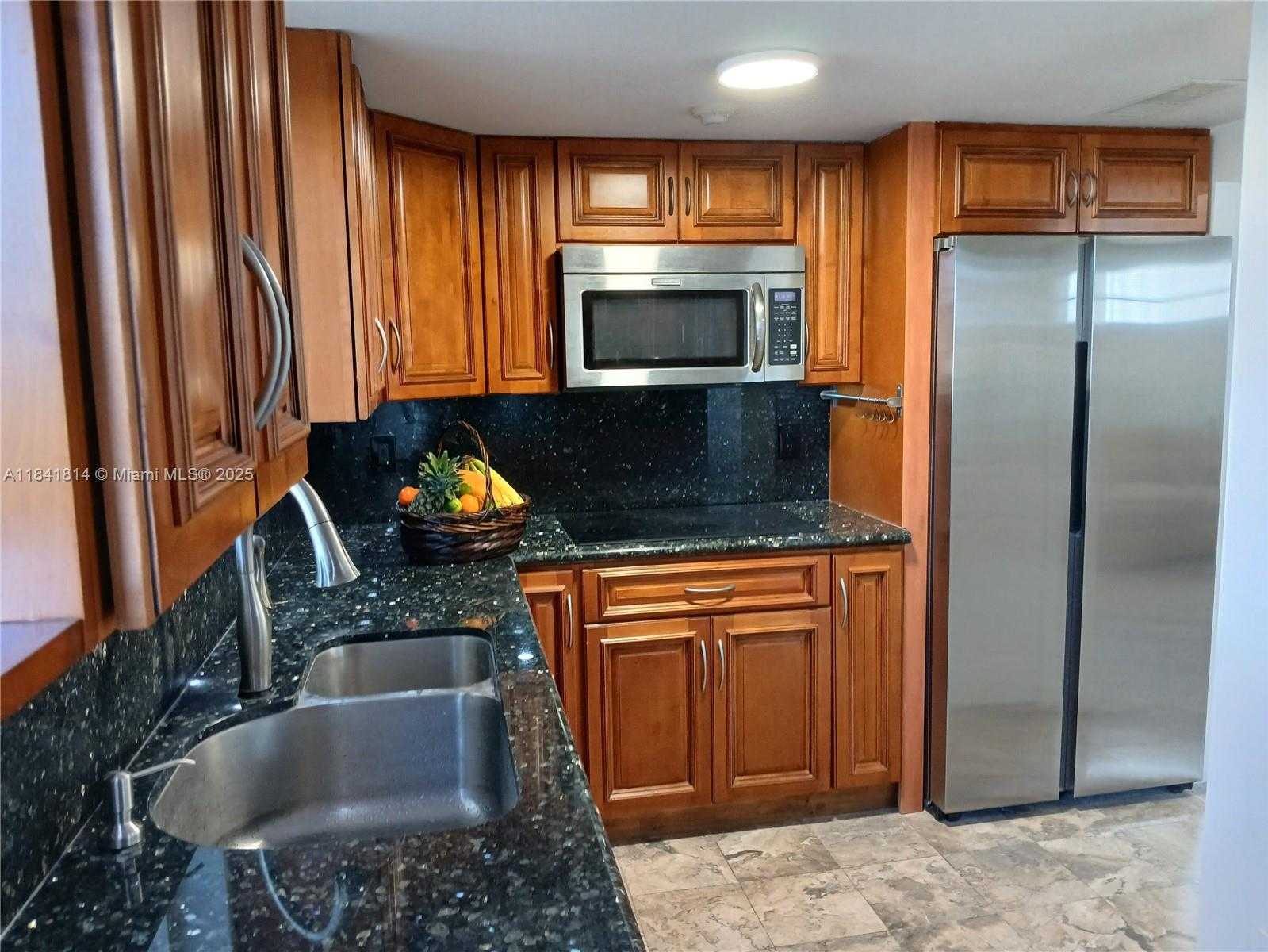 Small Image of 7467 NORTH WEST 169TH LN, Hialeah Number 13