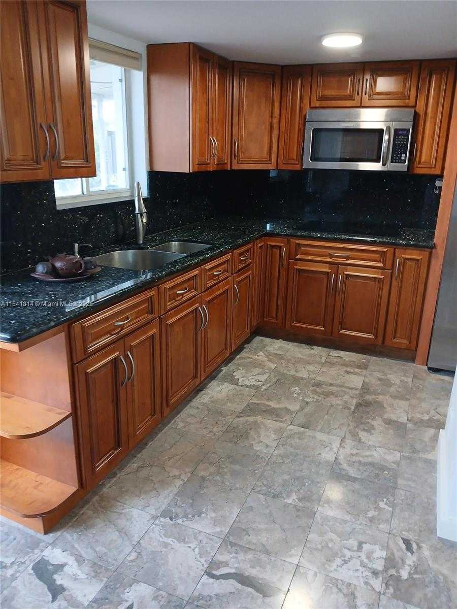 Small Image of 7467 NORTH WEST 169TH LN, Hialeah Number 14