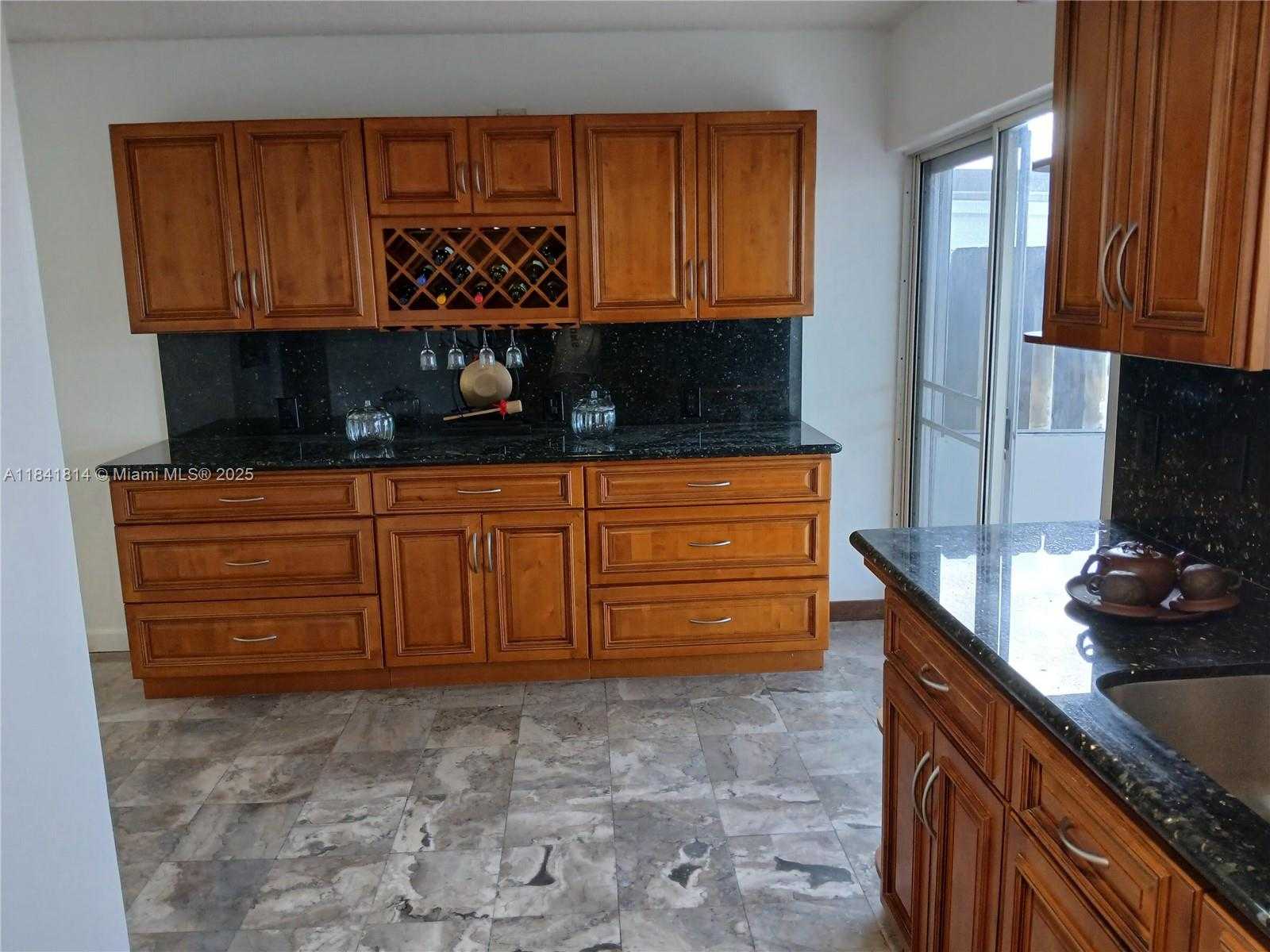 Small Image of 7467 NORTH WEST 169TH LN, Hialeah Number 15