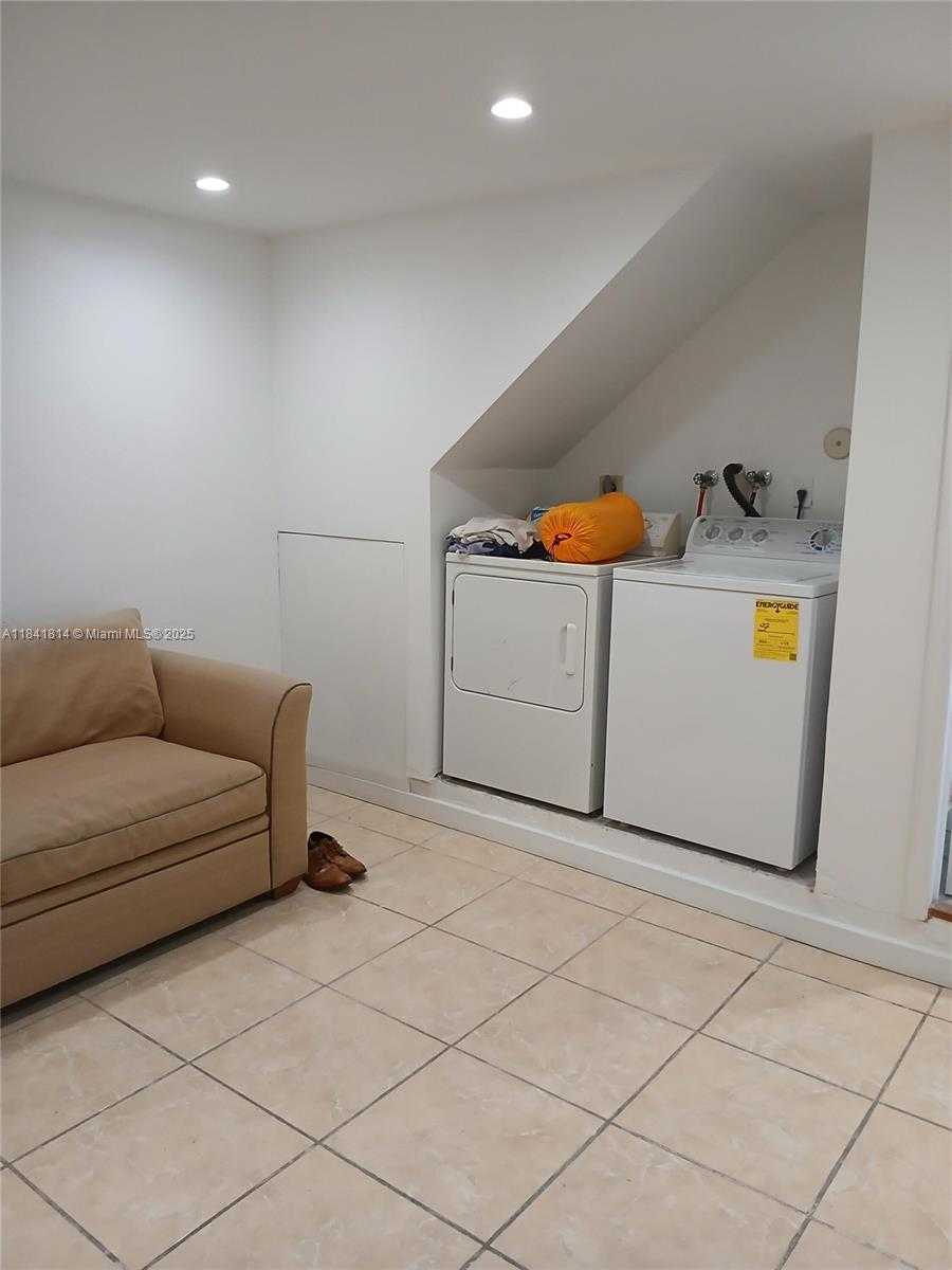 Small Image of 7467 NORTH WEST 169TH LN, Hialeah Number 16
