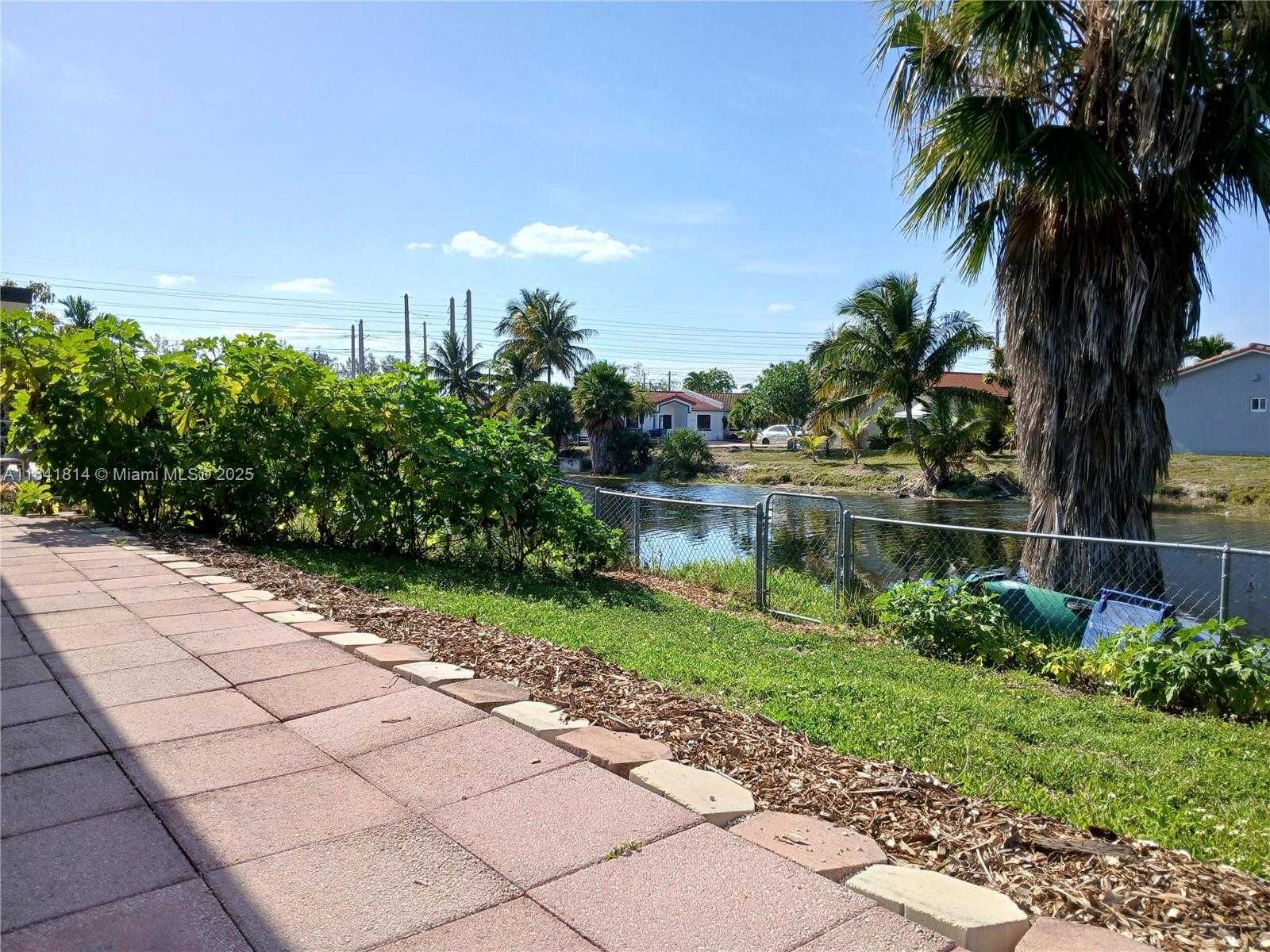 Small Image of 7467 NORTH WEST 169TH LN, Hialeah Number 20