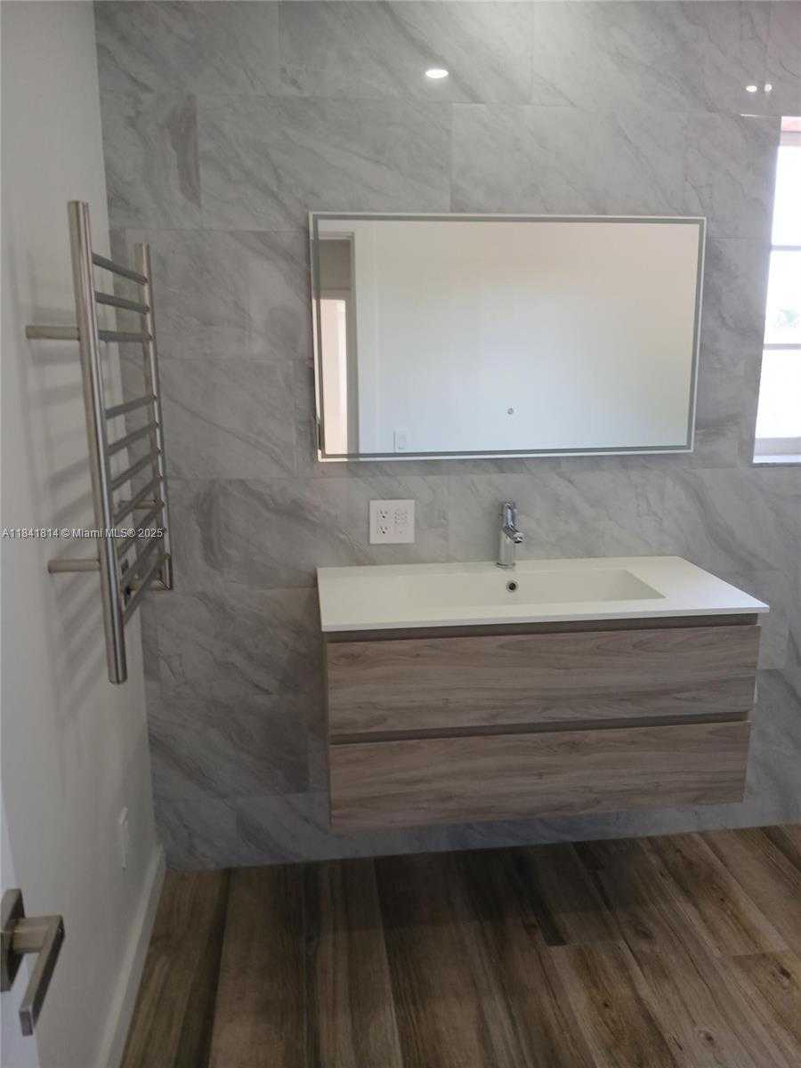 Small Image of 7467 NORTH WEST 169TH LN, Hialeah Number 7