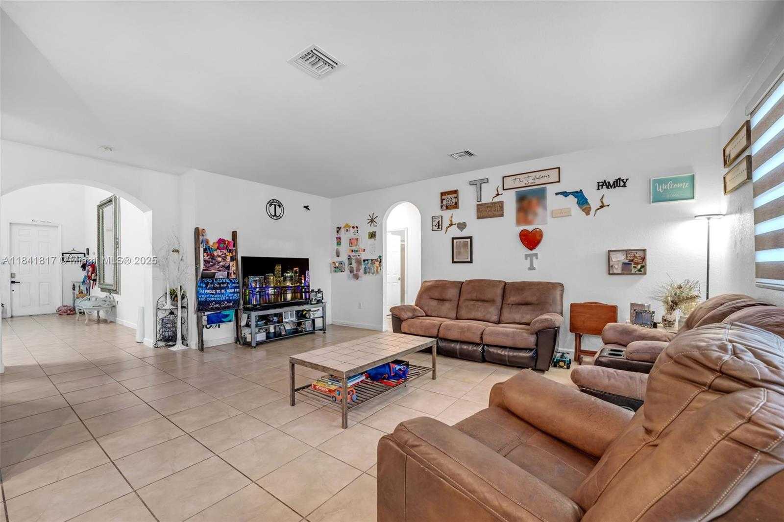 Small Image of 643 SOUTH EAST 37TH TER, Homestead Number 15