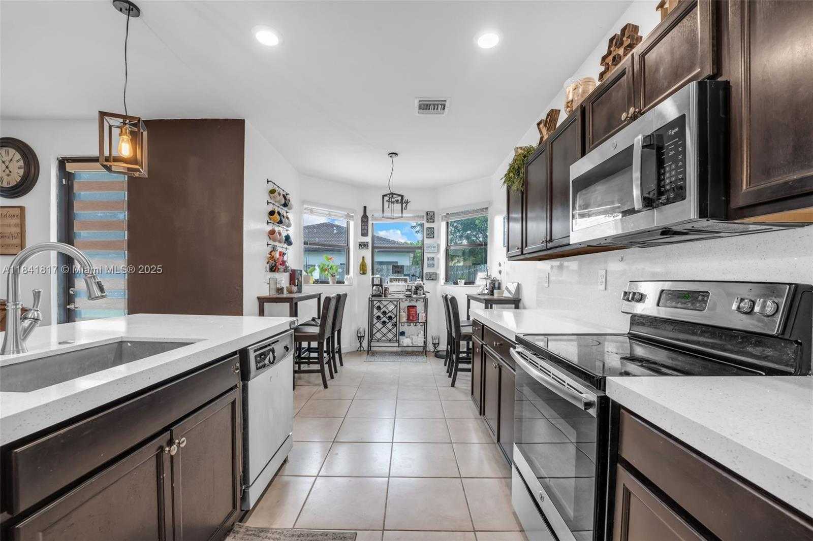 Small Image of 643 SOUTH EAST 37TH TER, Homestead Number 19
