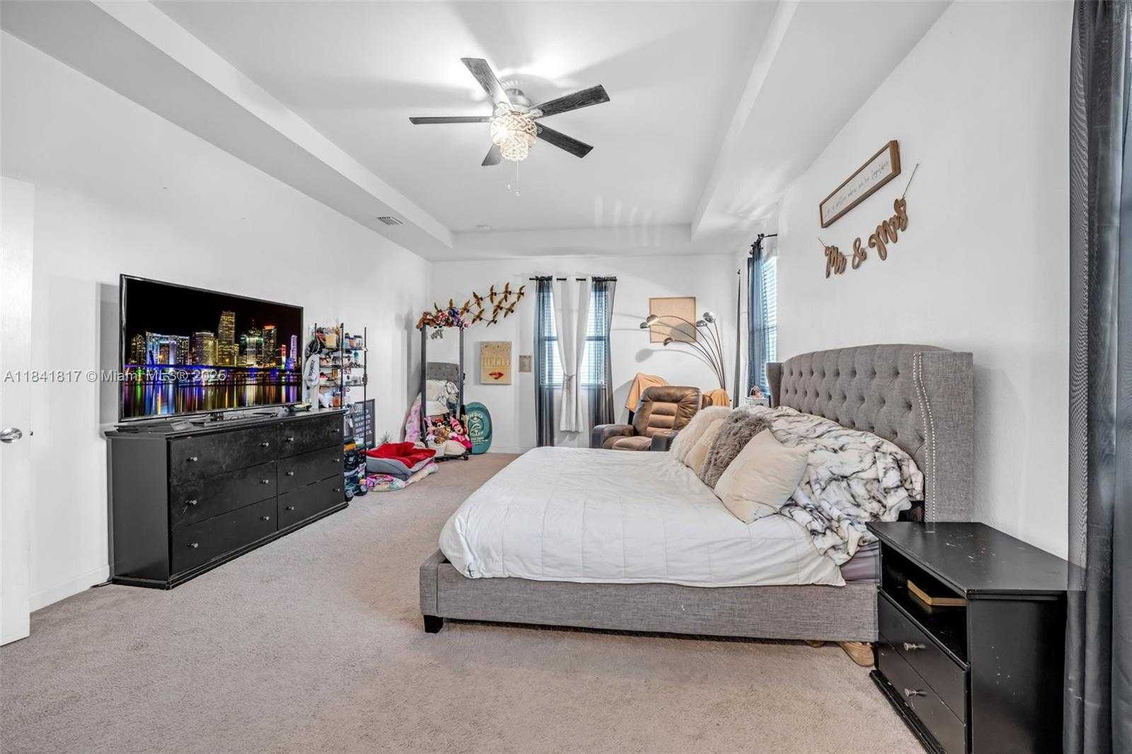 Small Image of 643 SOUTH EAST 37TH TER, Homestead Number 27