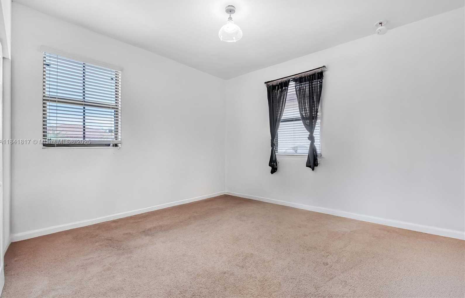 Small Image of 643 SOUTH EAST 37TH TER, Homestead Number 32