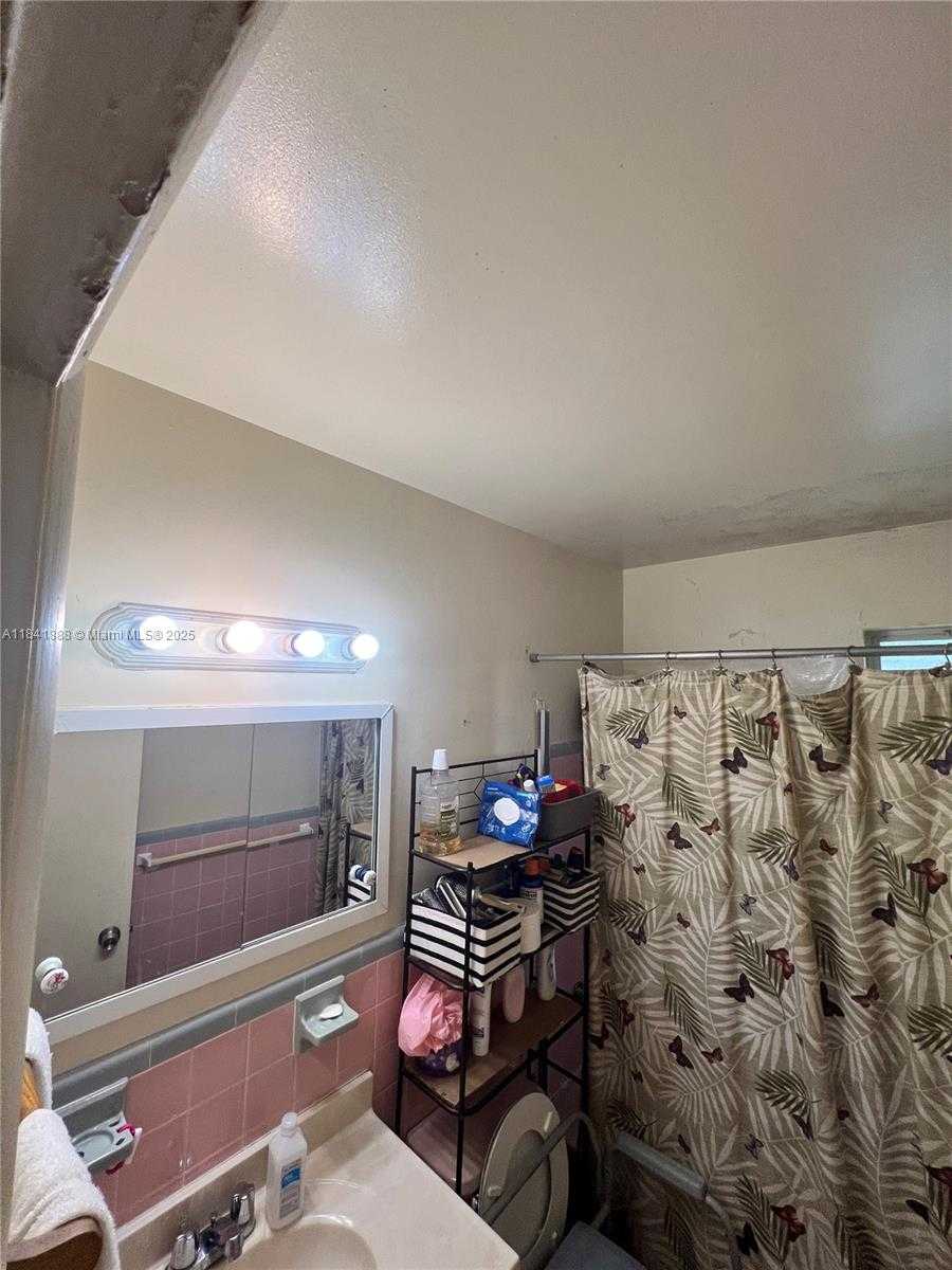 Small Image of 1121 NORTH WEST 43RD ST, Oakland Park Number 5