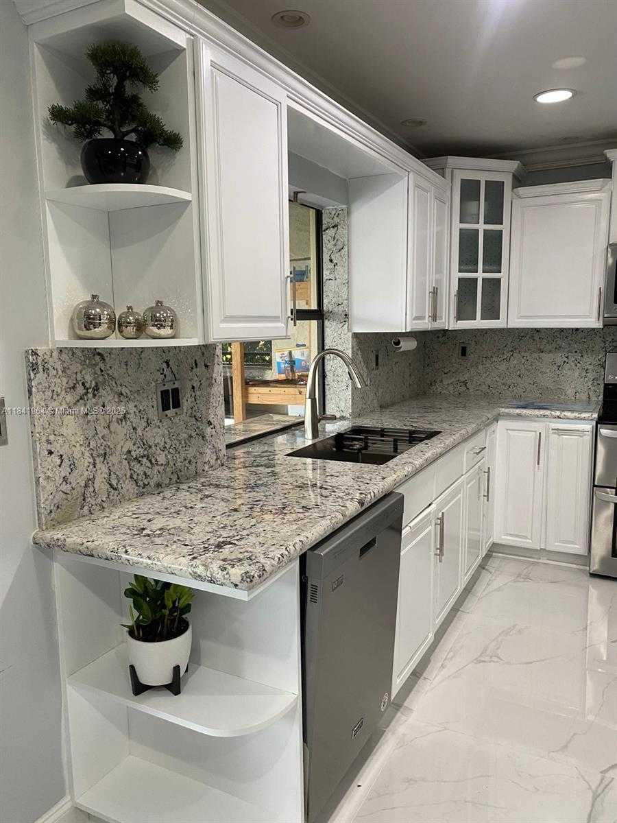 Small Image of 10126 CROSSWIND RD, Boca Raton Number 13