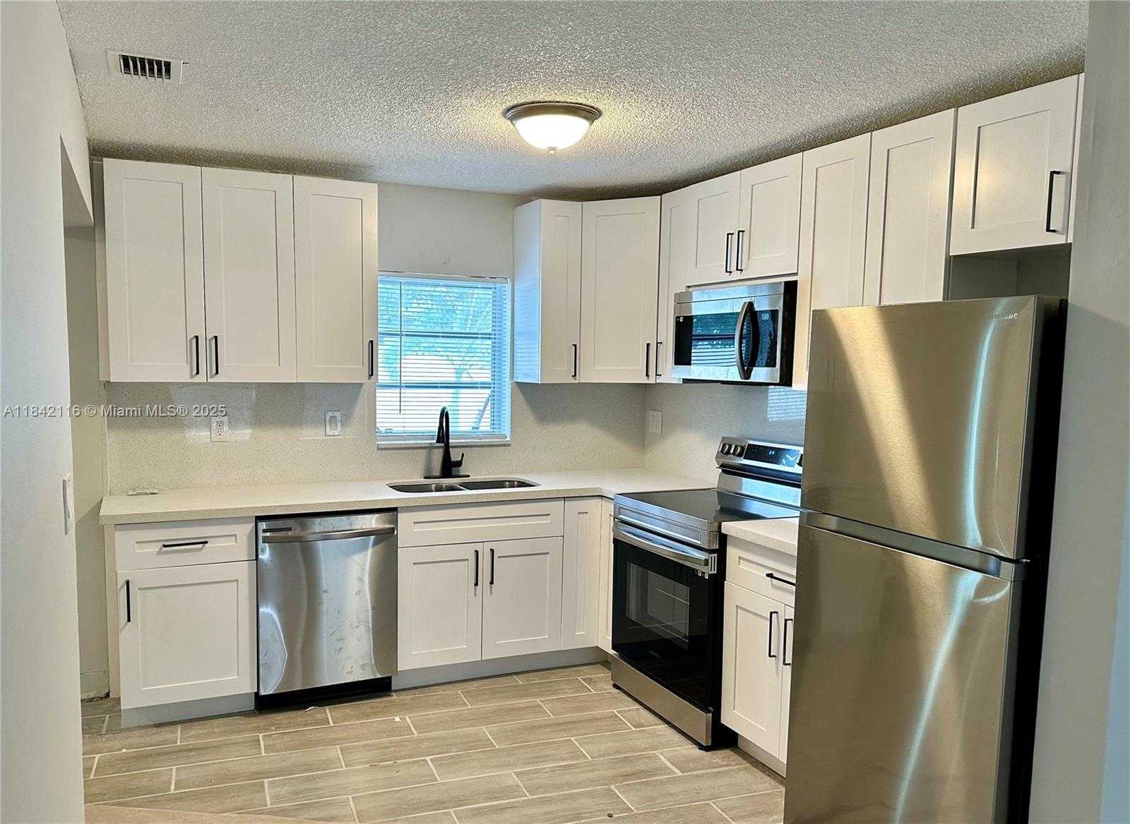 Small Image of 2600 NORTH EAST 8TH AVE, Pompano Beach Number 2