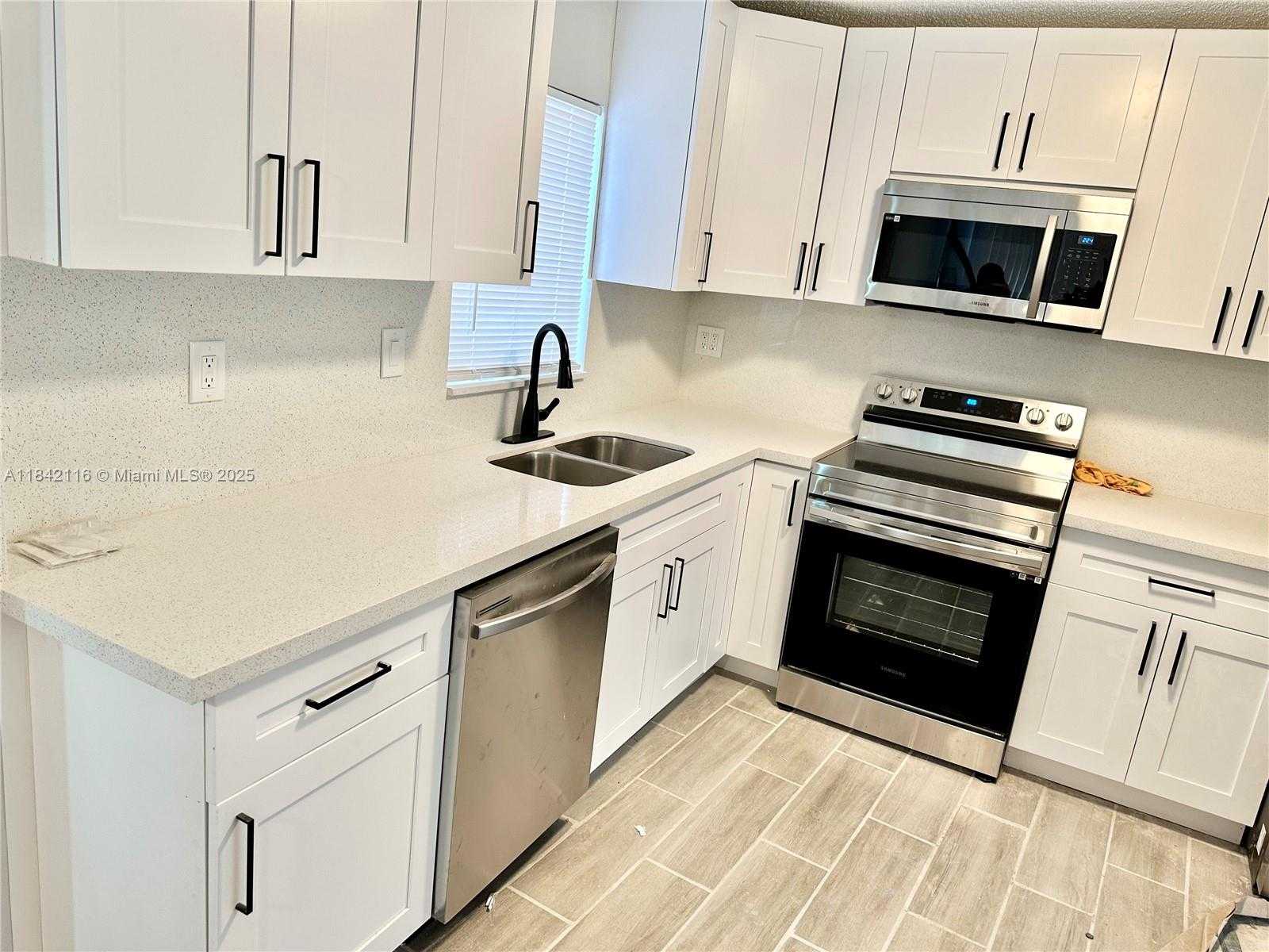Small Image of 2600 NORTH EAST 8TH AVE, Pompano Beach Number 3