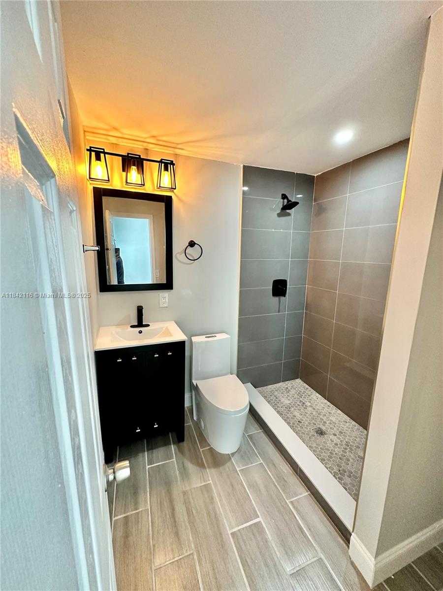 Small Image of 2600 NORTH EAST 8TH AVE, Pompano Beach Number 9