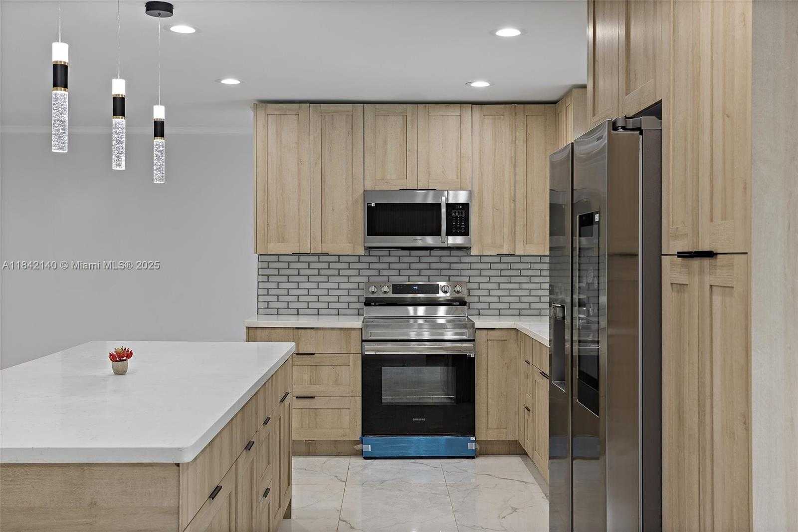 Small Image of 11811 NORTH WEST 5TH CT, Plantation Number 14