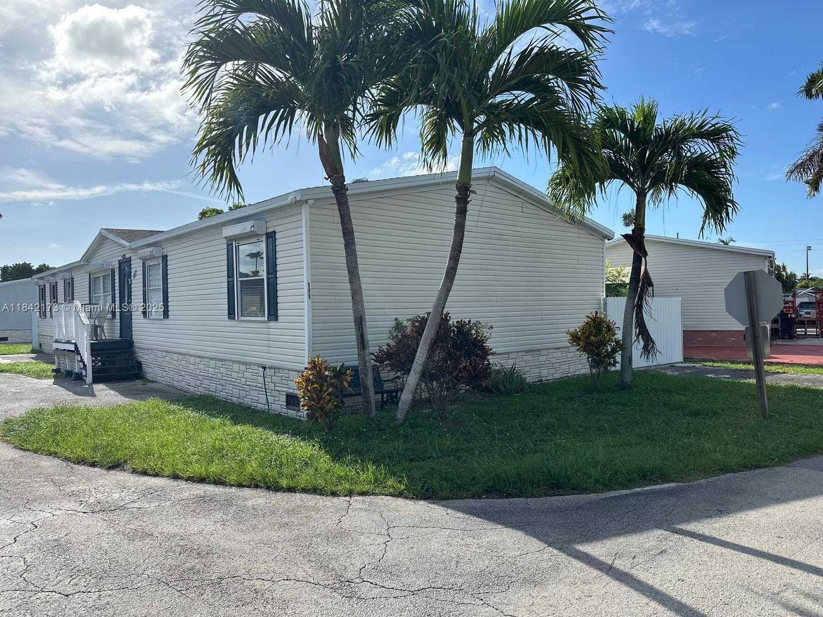 Small Image of 220 NORTH EAST 12 AVE, Homestead Number 3