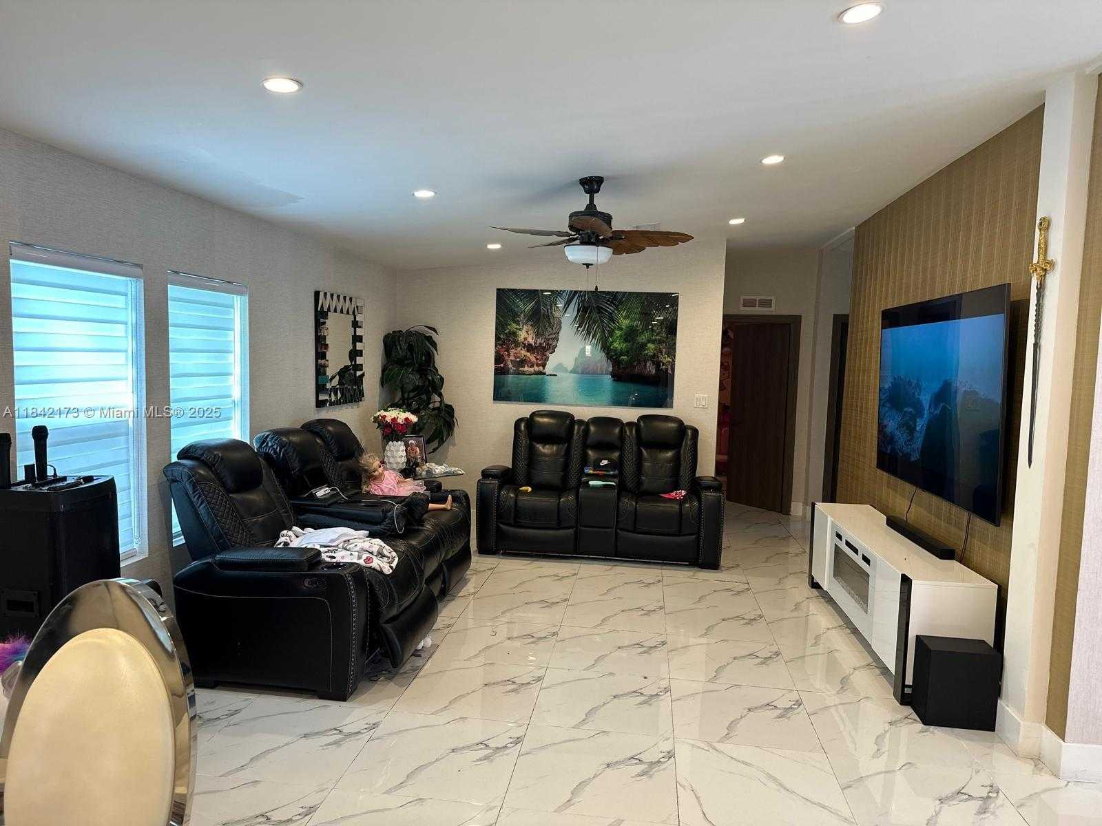 Small Image of 220 NORTH EAST 12 AVE, Homestead Number 4
