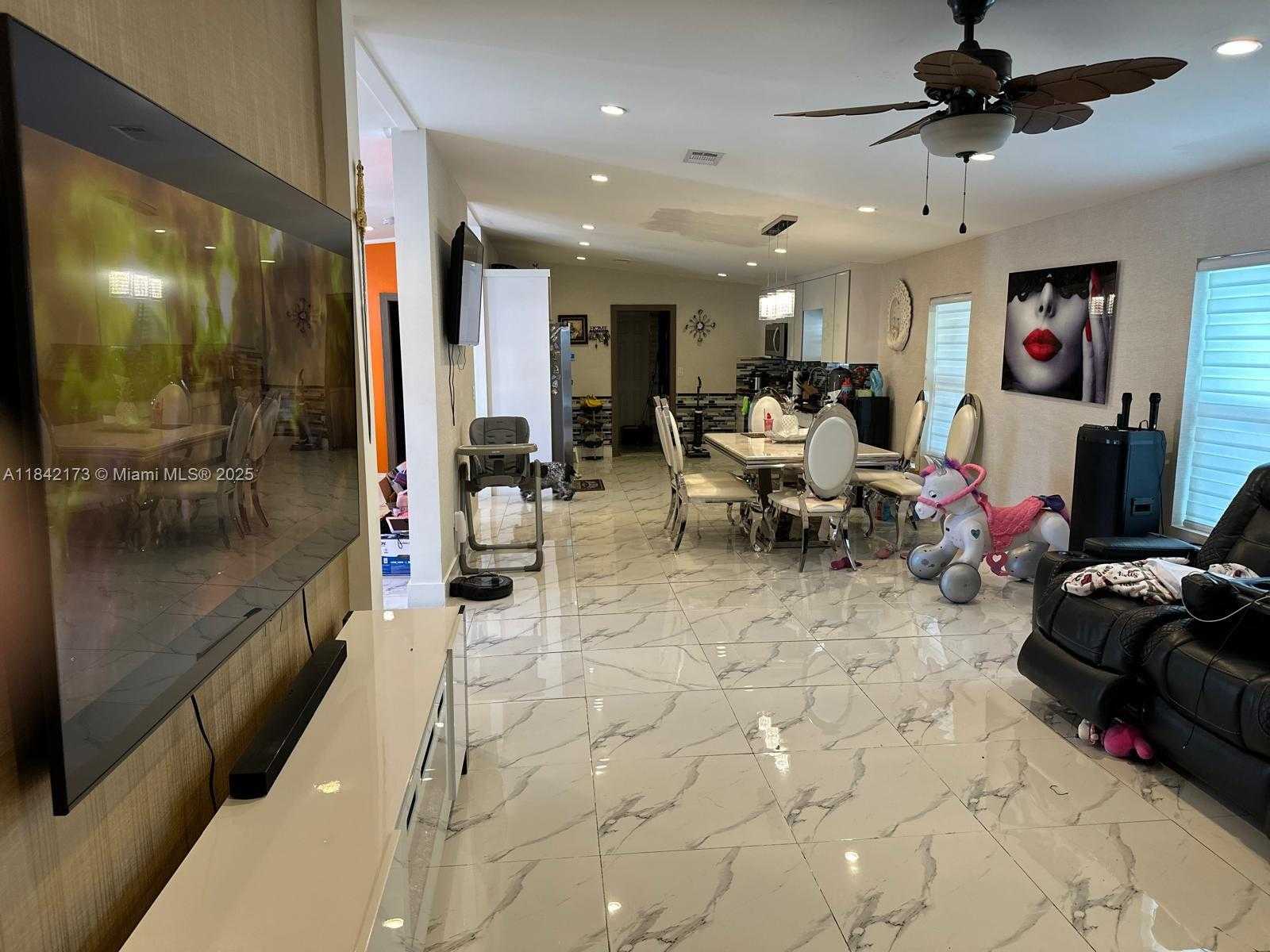Small Image of 220 NORTH EAST 12 AVE, Homestead Number 6