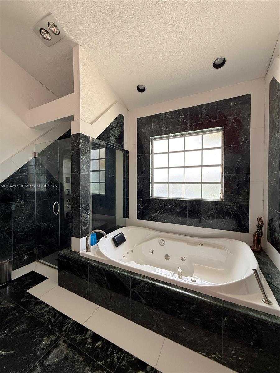 Small Image of 747 WEST 78TH ST, Hialeah Number 18