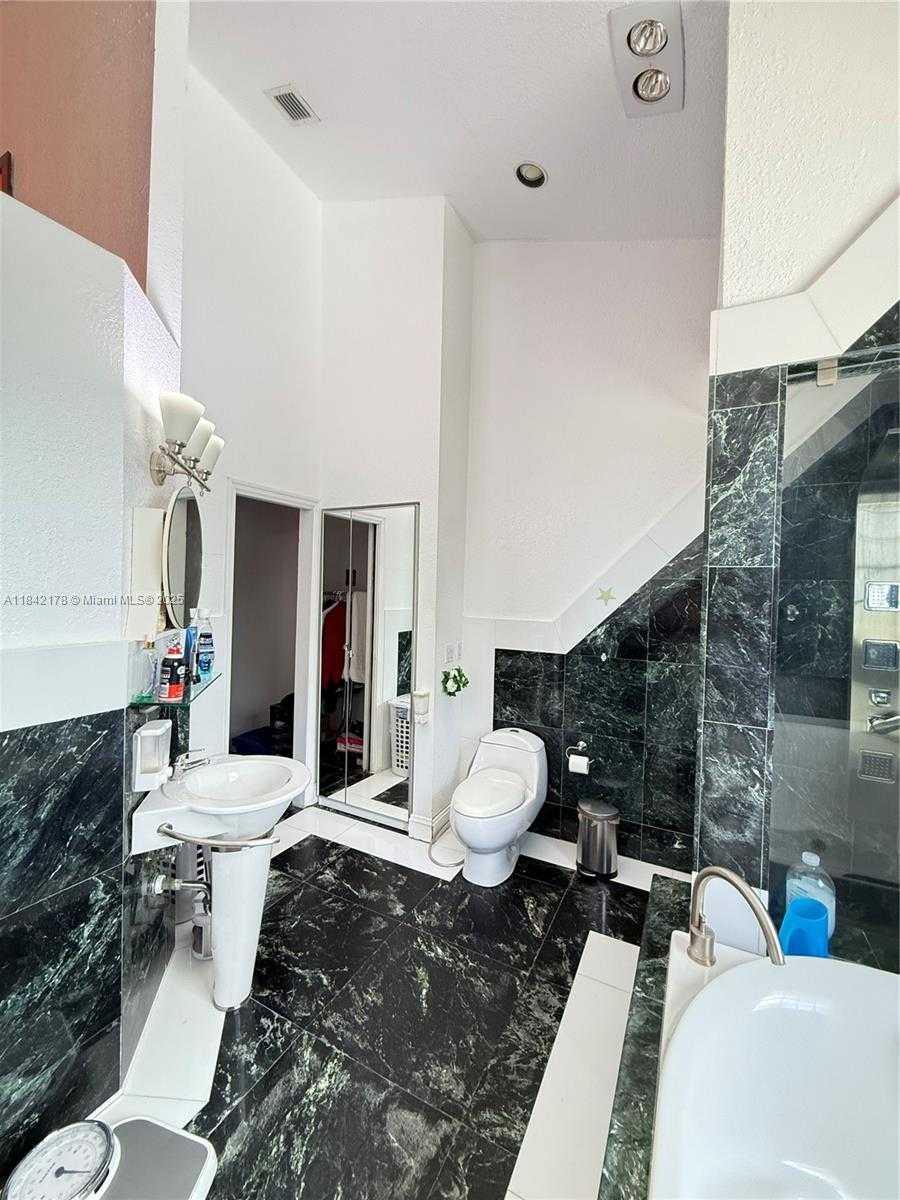 Small Image of 747 WEST 78TH ST, Hialeah Number 19