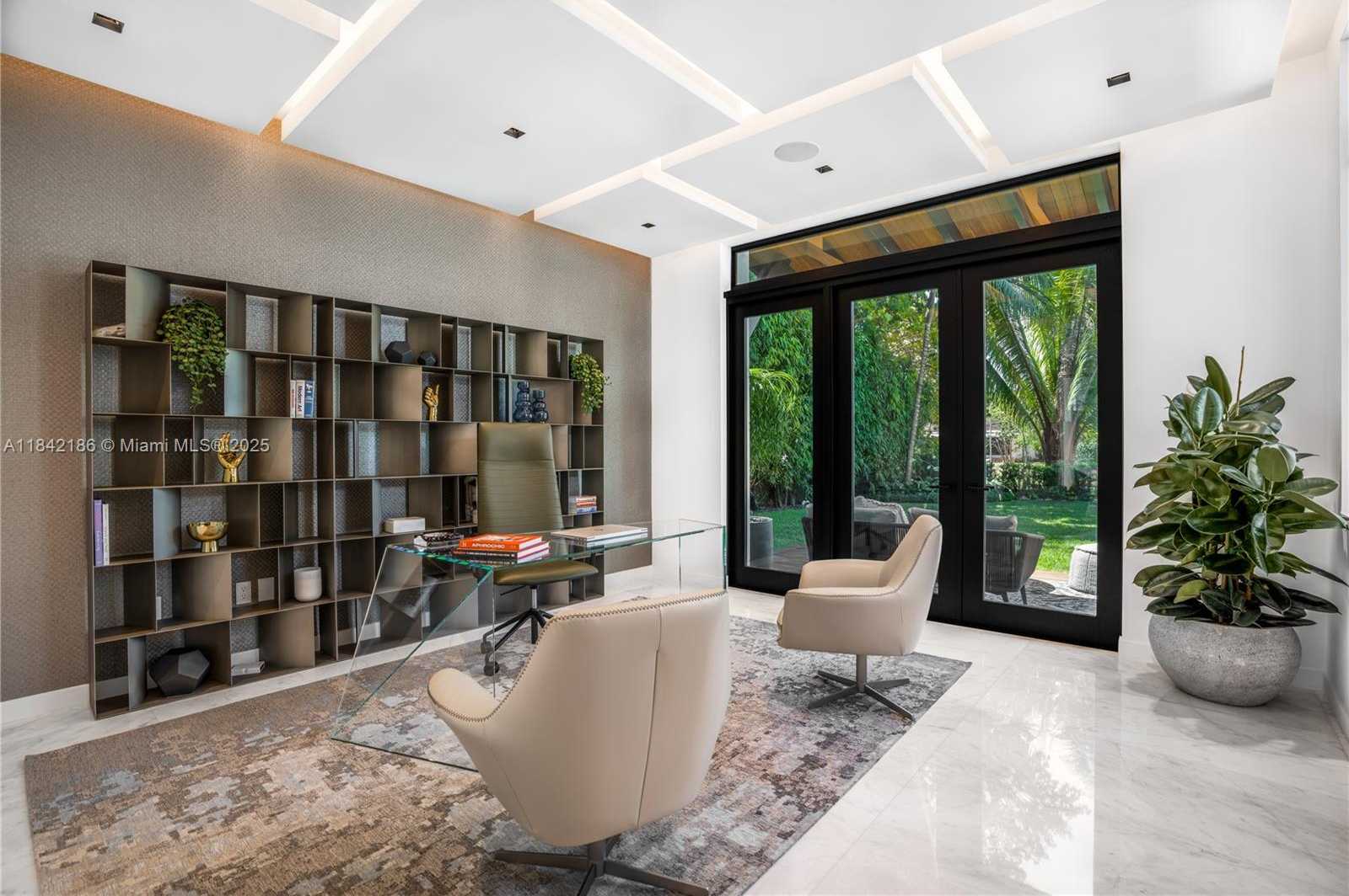 Small Image of 4241 PALM LN, Miami Number 12