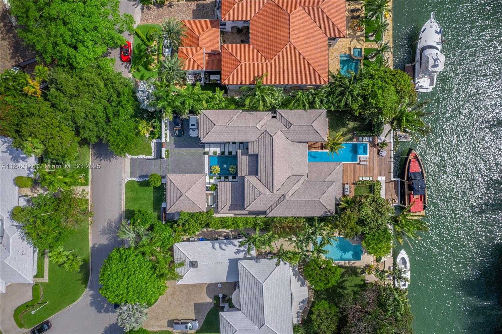 Small Image of 4241 PALM LN, Miami Number 18