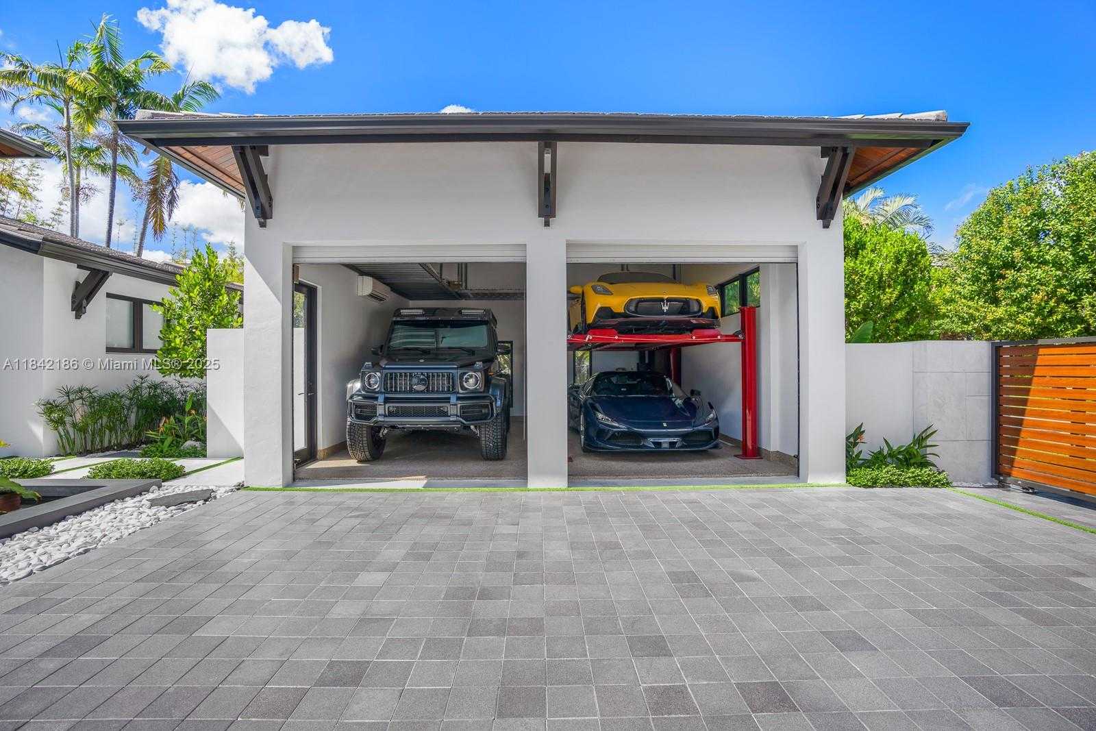 Small Image of 4241 PALM LN, Miami Number 23